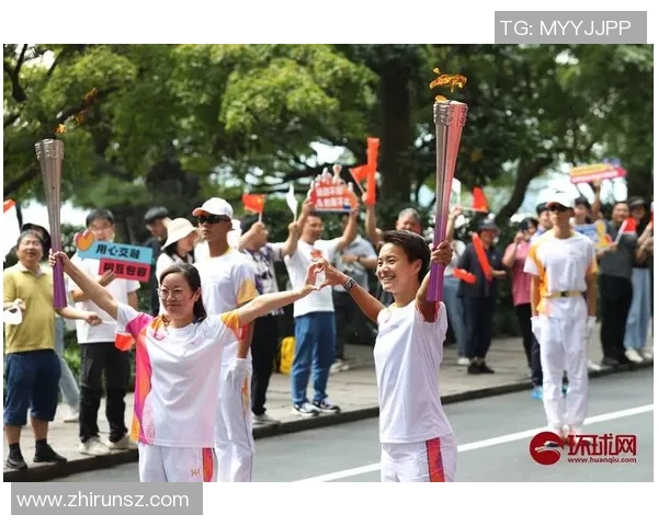 中国运动员担任首棒火炬手 亚运会火炬接力盛大启幕